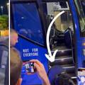VIDEO Nogometaš Intera se uoči finala Lige prvaka poskliznuo na izlasku iz autobusa: 'Penal!'