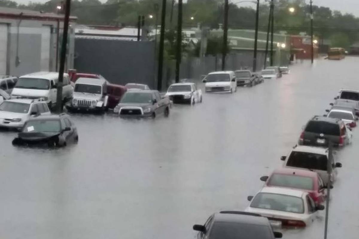 Houston pod vodom: Najmanje pet ljudi poginulo u poplavama