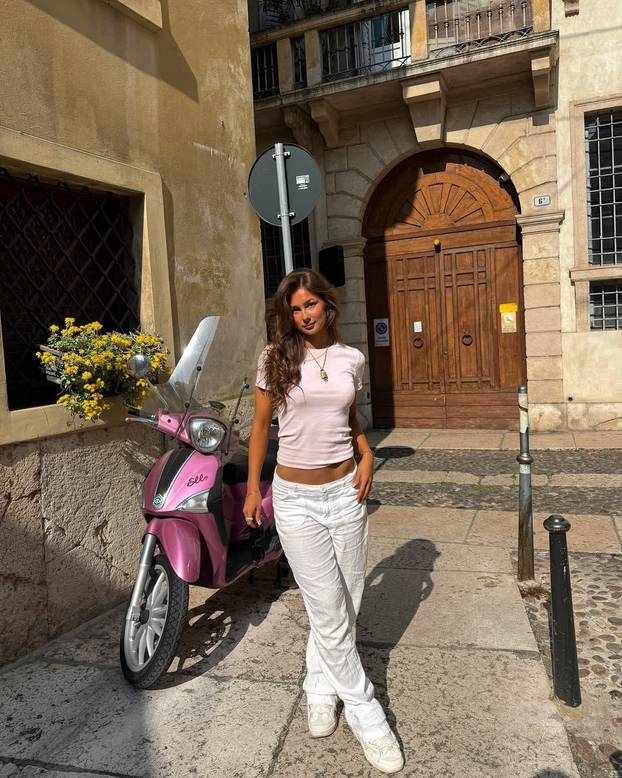 FOTO Šveđanka napravila vrući ljetni transfer. Alice spremna za avanturu na obali Mediterana