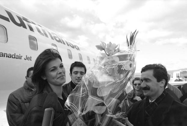 Zagreb: Povratak Anice Kovač s izbora za Miss svijeta gdje je okrunjena prvom pratiljom, 20.11.1995.