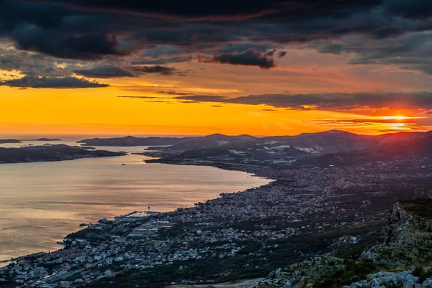 Kozjak: Zalazak sunca promatran sa vrha Sv. Jure 