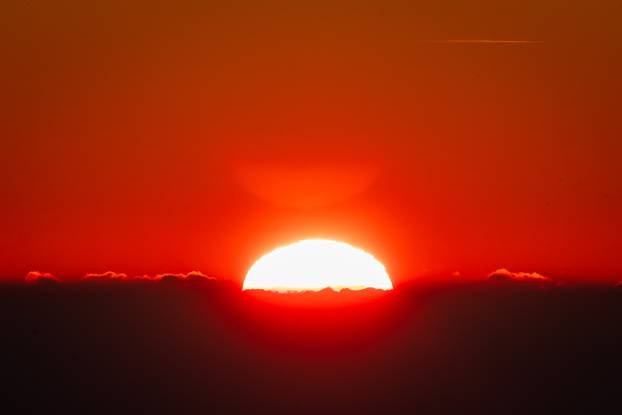 Bajkoviti zalazak sunca iznad Kozjaka