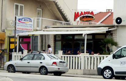 Split: Pijan bez povoda u kafiću pretukao policajca