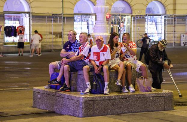 Zagreb: Navijači prate utakmicu na Trgu bana Jelačića
