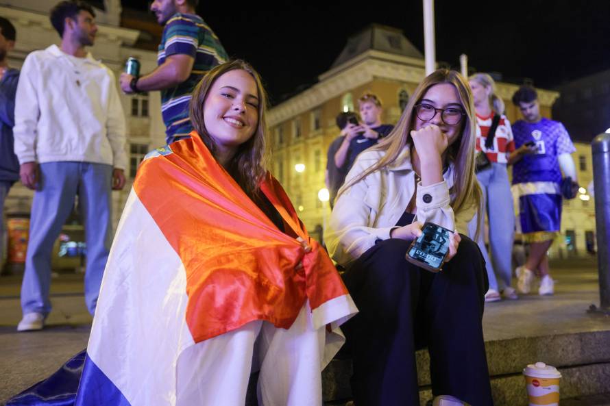 Zagreb: Navijači zauzeli mjesta unatoč tome što utakmice između Hrvatske i Portugala počinje u jedan sat