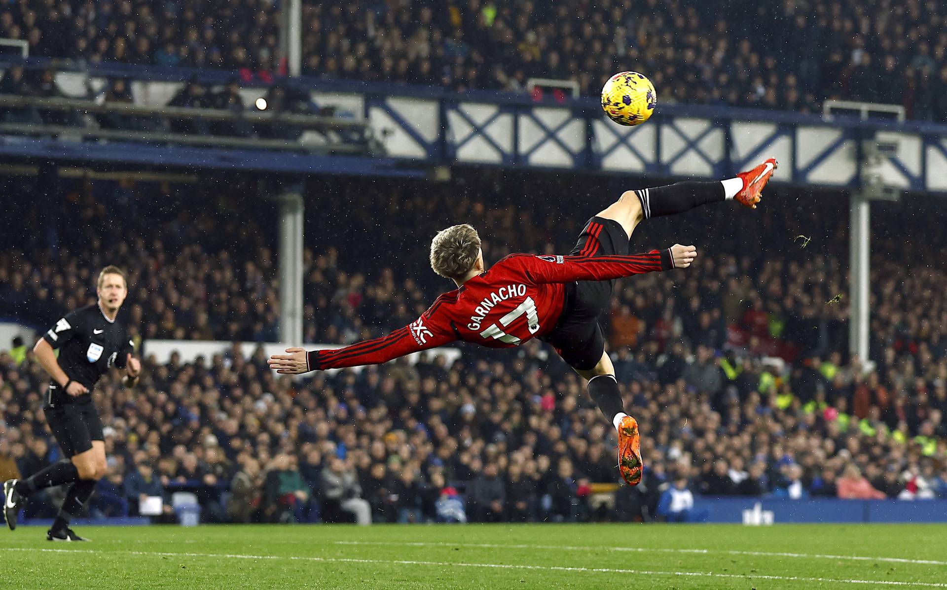 Premier League - Everton v Manchester United