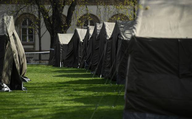 Zagreb: Šatorsko naselje na Trgu Franje Tuđmana za stradale u potresu