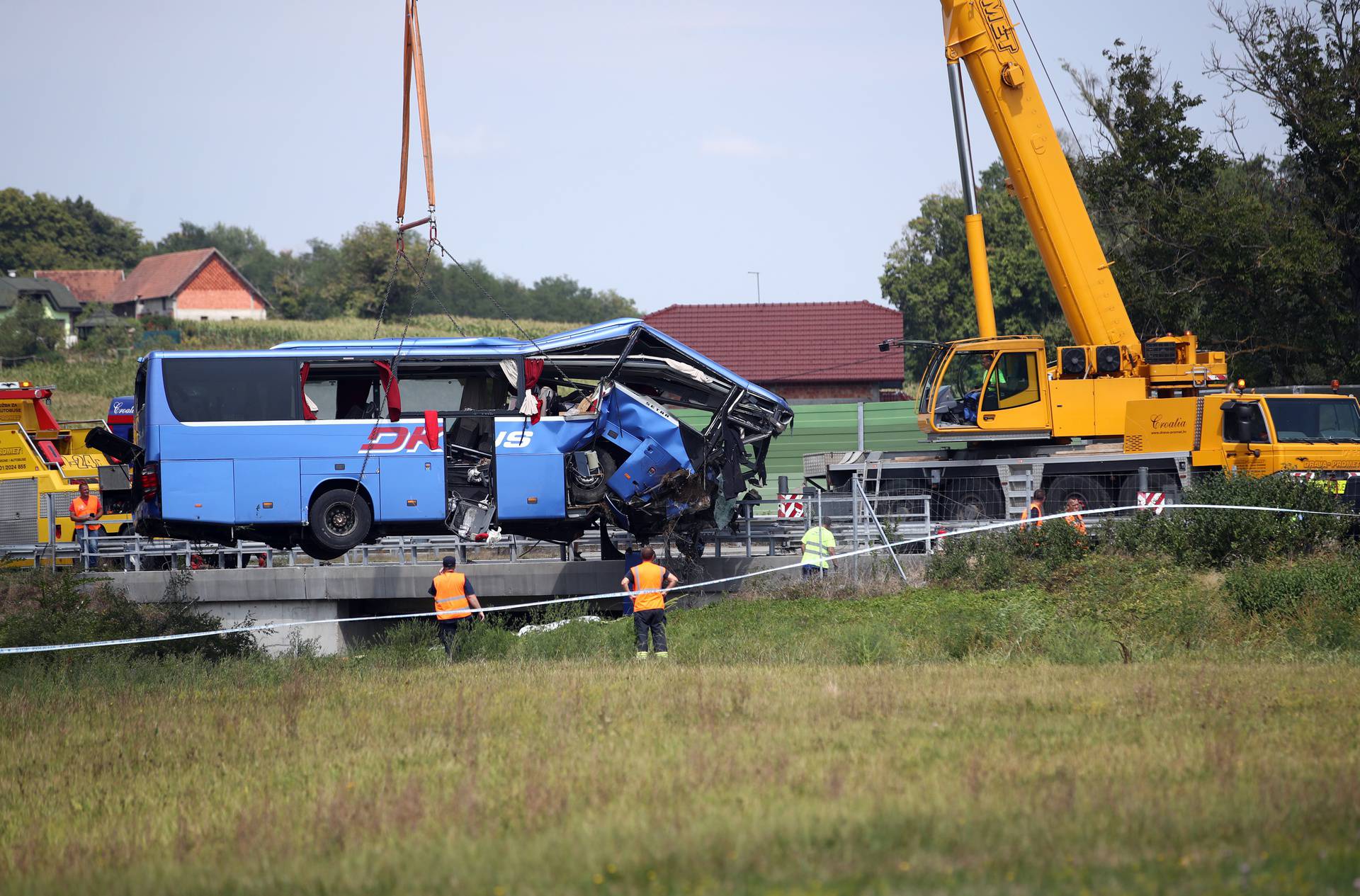 ARHIVA - 2022. Teška nesreća na A4: Sletio autobus koji je prevozio hodočasnike u Međugorje, poginulo 12 ljudi