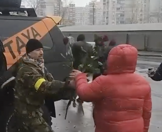 FOTO Vojnici koji brane Odesu dijelili cvijeće za Dan žena: 'Rat ili ne, one trebaju biti voljene'