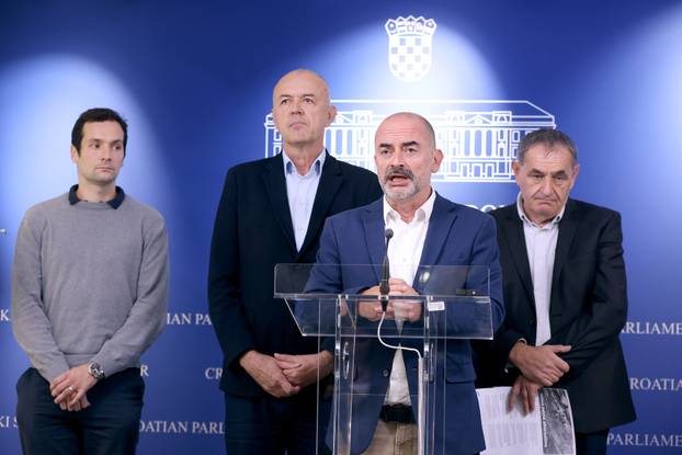 Zagreb: Konferencija za medije nakon okruglog stola "Znanstveni pristup istraživanju žrtava Jasenovca"