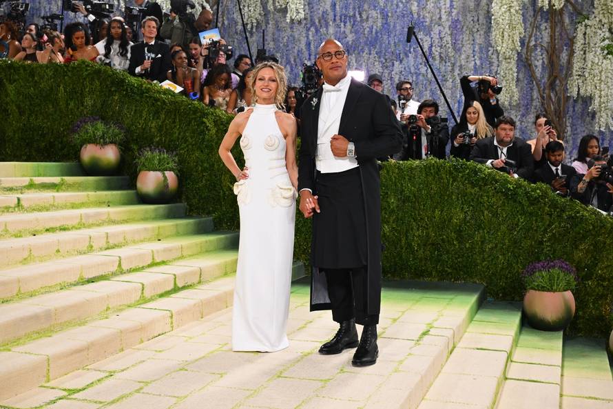 Dwayne Johnson na Met Galu stigao u suknji, no svi su gledali njegov sat od 3,3 milijuna $
