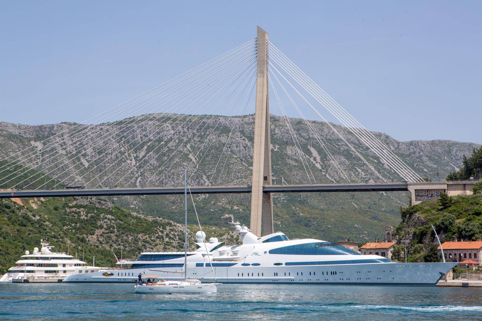 Jedna od najvećih jahti stigla je u Dubrovnik: Ima bazen i spa