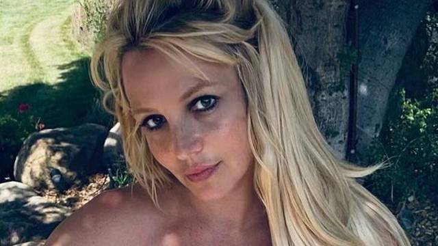 Britney pleše u oskudnoj odjeći, obožavatelji mole da prestane!