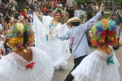 Skupine iz Slovačke i Paname zaplesale na Međunarodnom festivalu folklora u Karlovcu