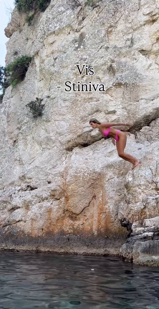Skinule se čim je sunce izašlo: Slavne ljepotice u bikinijima napokon dočekale prvi dan ljeta