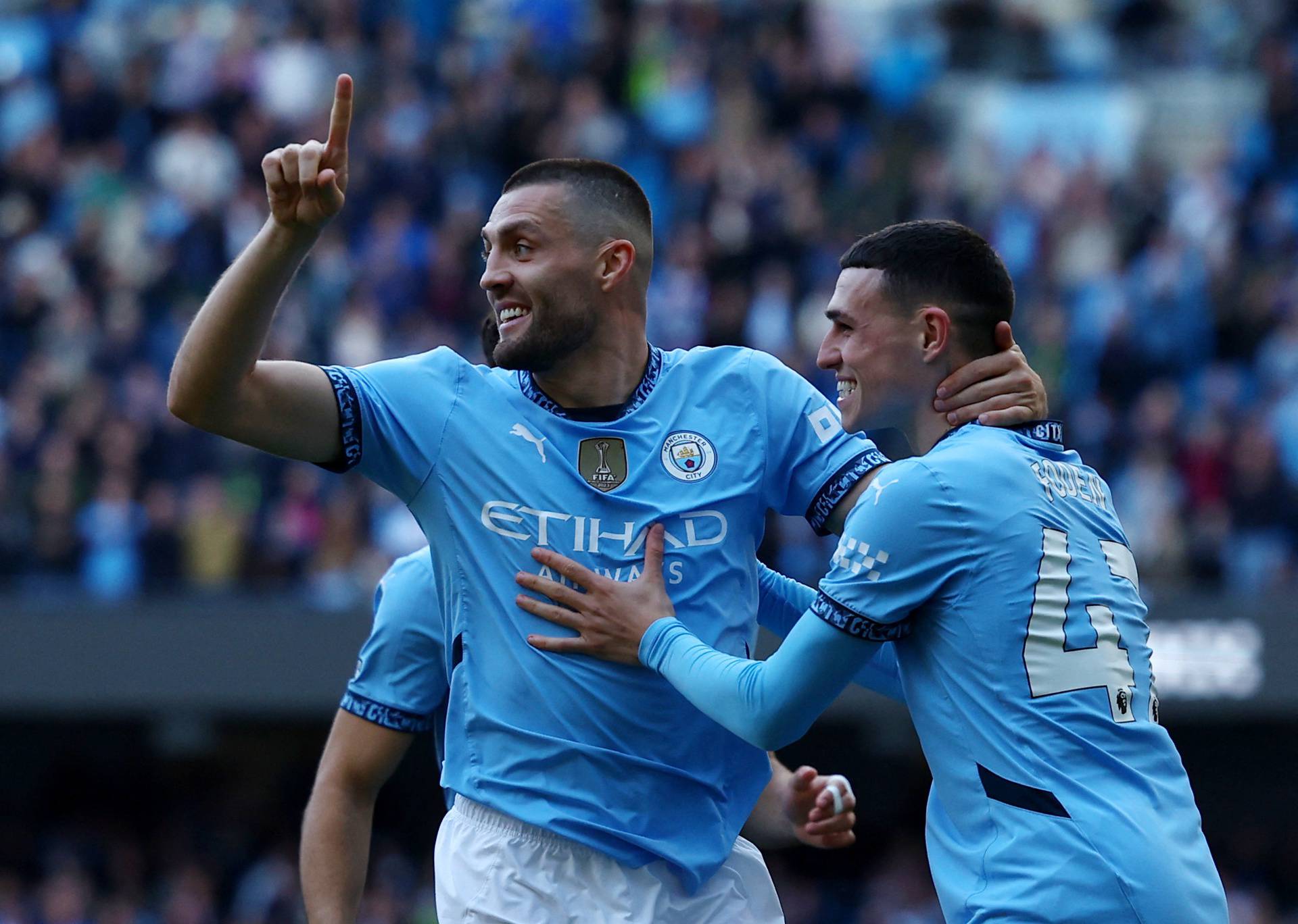 Premier League - Manchester City v Fulham