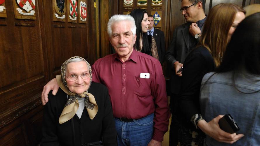 Imaju 80 godina i iz Slavonije su otišli u Irsku: 'Sve za djecu'