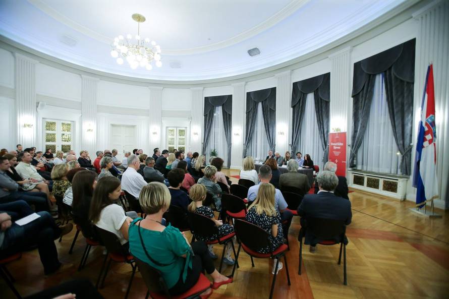 'Uređivanje medija u današnje doba je kao vožnja dva bolida'