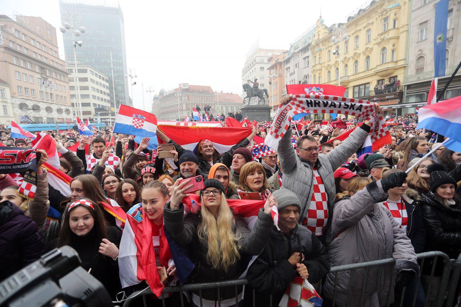 'Kauboji' proslavili srebro na Trgu: Predstavili 'novu himnu'