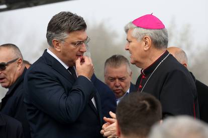 FOTO U Sisku su svečano otvorili novu cestu: Stigli Plenković, Bačić, Butković, svećenik...