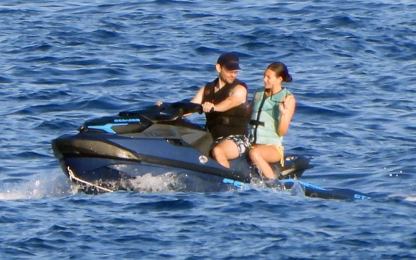 *PREMIUM-EXCLUSIVE* MUST CALL FOR PRICING BEFORE USAGE 
 - Hollywood Actor Leonardo DiCaprio with his girlfriend Vittoria Ceretti and good friend Tobey Maguire take in the hot Italian sunshine as Tobey and Vittoria enjoy a thrill-seeking ride on their Jet