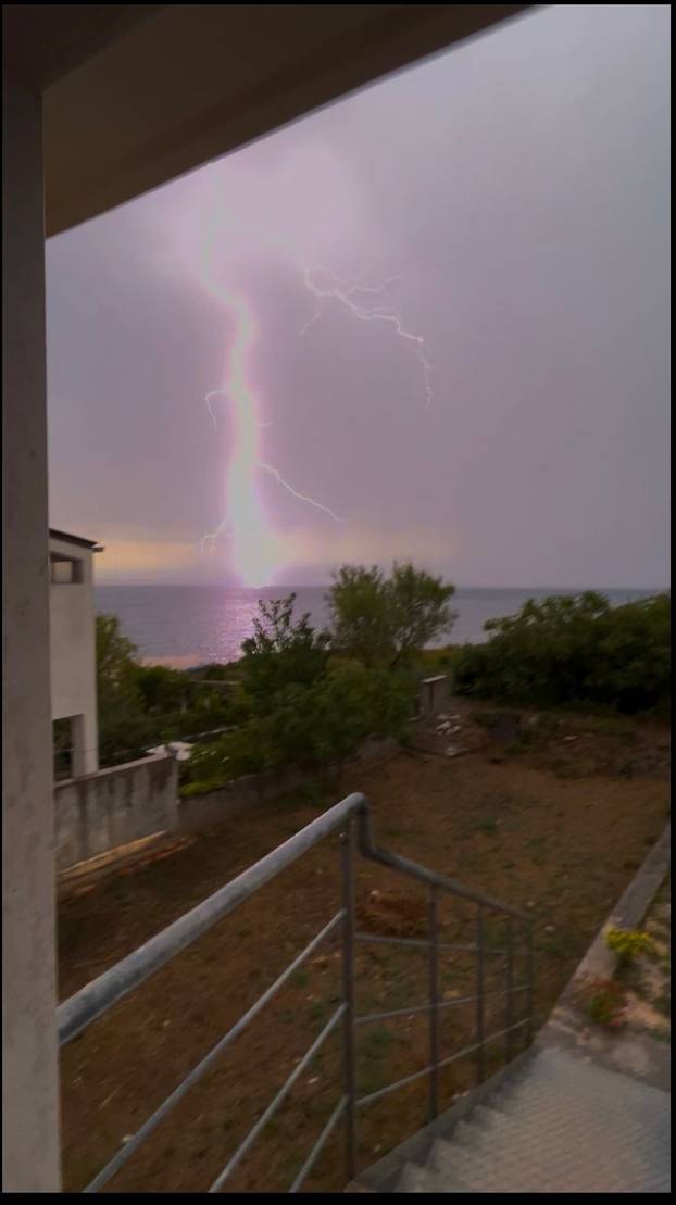 FOTO Ples munja iznad Splita