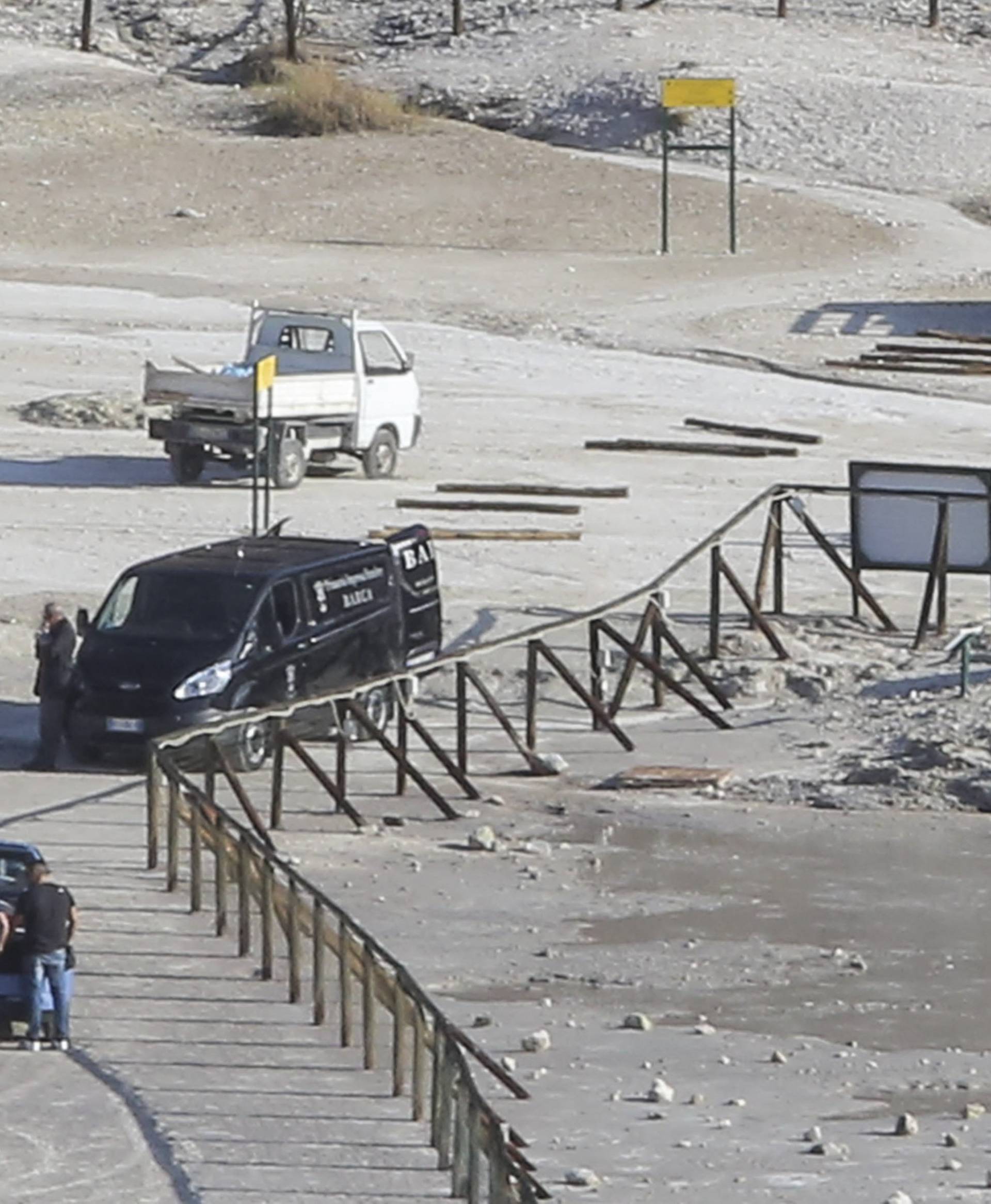 Three Venice tourists died swallowed by a crater that suddenly opened under their feet in the Solfatara of Pozzuoli.