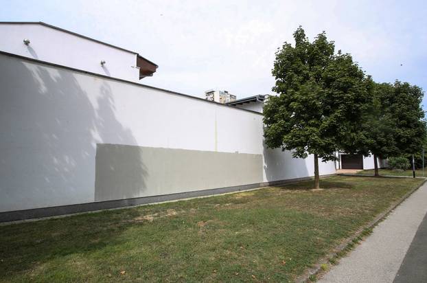 Zagreb: Djelatnici Zagrebačkog holdinga prebojali su grafit upućen Miljenku Jergoviću