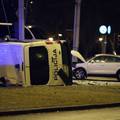 Policijski kombi prevrnuo se na bok: Dvoje ozlijeđenih u Audiju