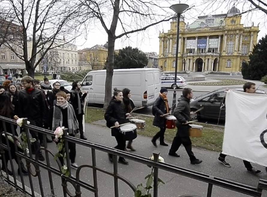 Vapaj očajne majke: Molim vas, dajte da moja kći živi i diše...