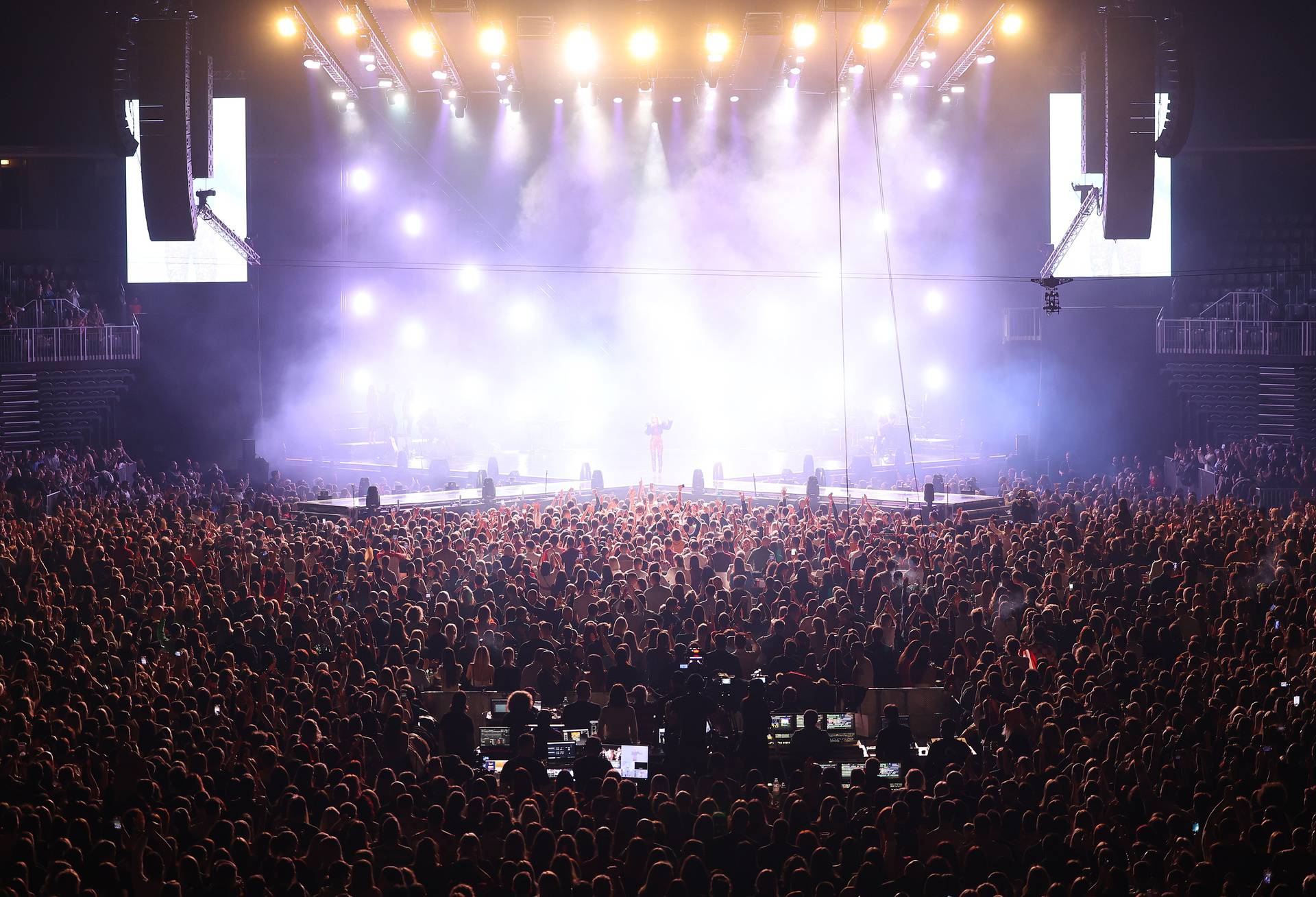 Zagreb: Jelena Rozga održala koncert u Areni