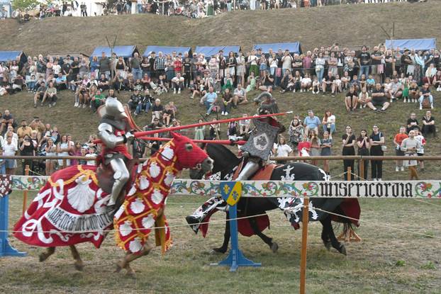 Viteške borbe na konjima privukle posjetitelje Renesansnog festivala u Koprivnici