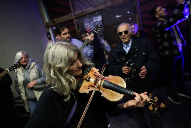 Suze i pjesma u Sarajevu u čast Halidu Bešliću 
