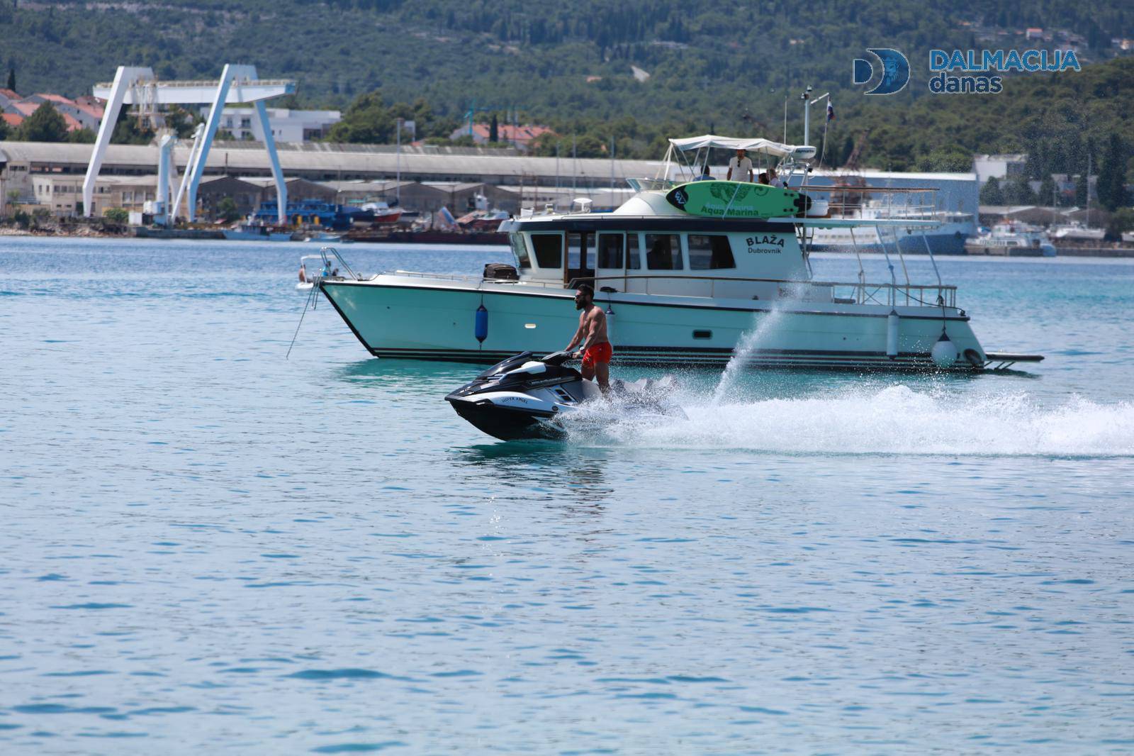 Multimilijunaš divljao gliserom sto metara od obale kod Korčule