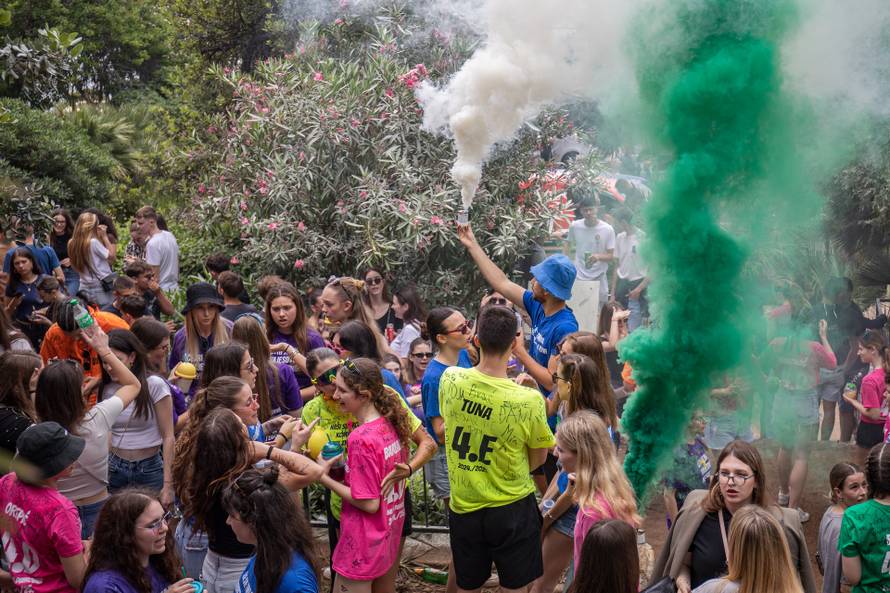 Dubrovnik: Dubrovački srednjoškolci kao i njihovi vršnjaci diljem Lijepe naše slave kraj škole