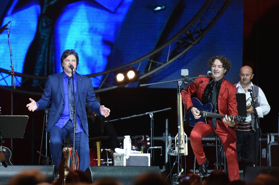 Pula: Bijelo dugme slavljeni?kim koncertom u dupkom punoj Areni po?elo turneju za 40. ro?endan