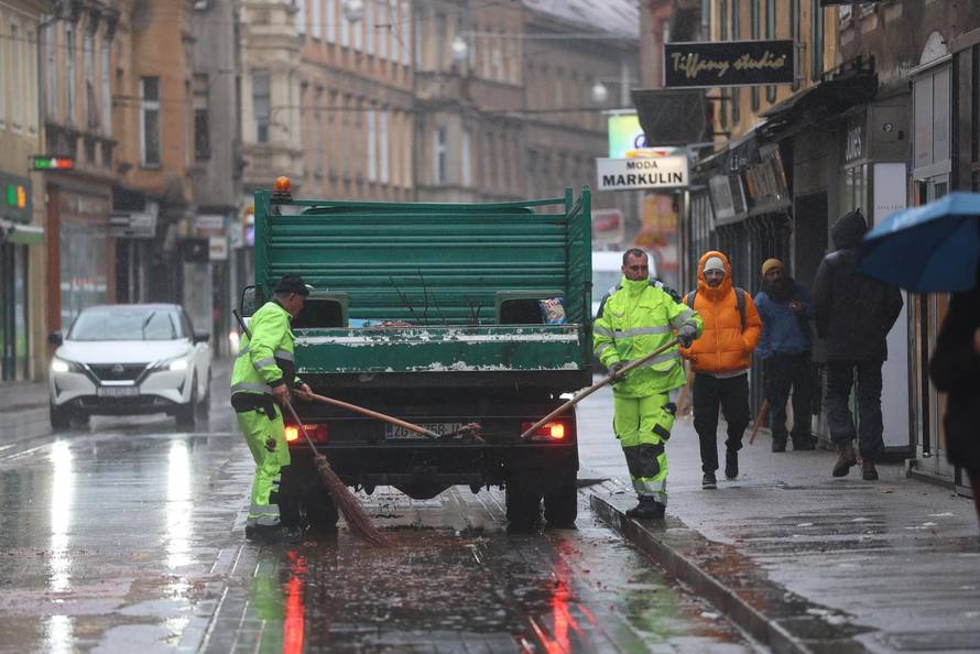 Zagreb: Započelo čišćenje Ilice