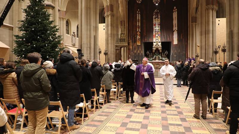 FOTO Prva zornica u obnovljenoj Zagrebačkoj katedrali