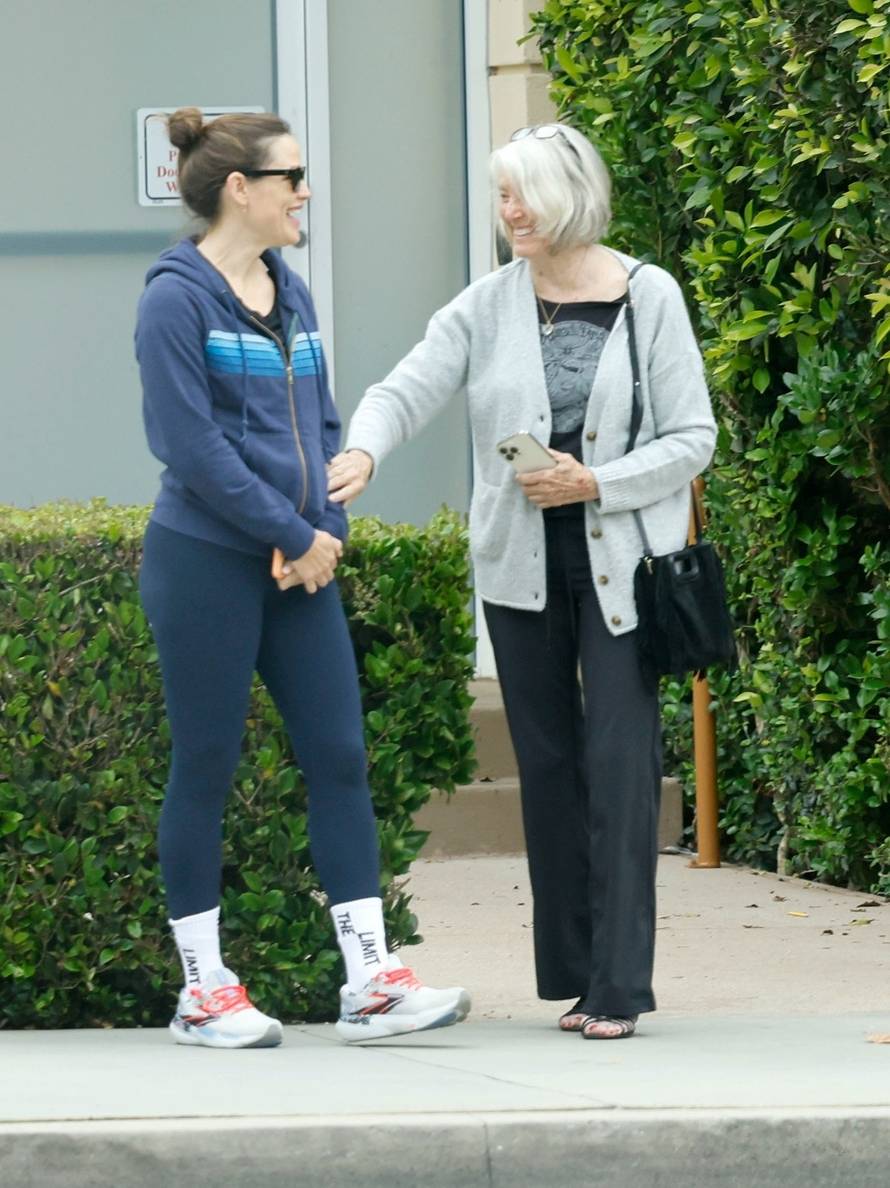 Jennifer Garner Shares a Laugh with Ben Affleck and his Mom