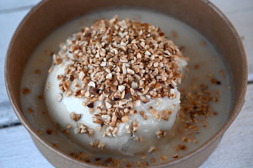 Veliki gastro vodič po Adventu u Zagrebu: Evo gdje pojesti dobre fritule i kobasice i za koji novac