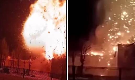 VIDEO Noćno nebo u sekundi je promijenilo boju: Brutalan ruski udar na Sumi, pogodili bolnicu!