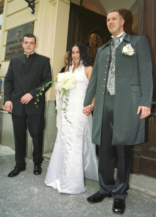 Zagreb: 21.04.2001., vjen?ali se Indira Vladi? i Narcis Mujki?