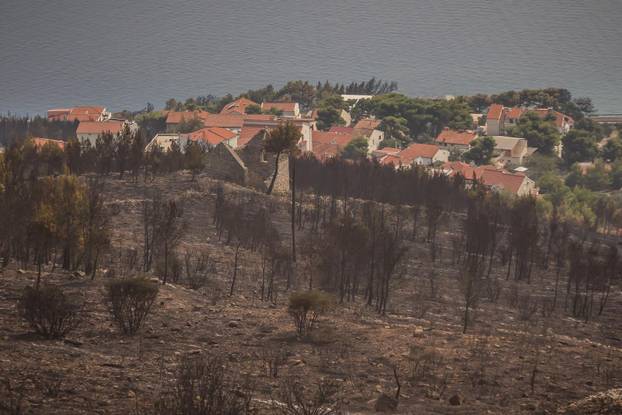 Opožareni Omiš i okolica 
