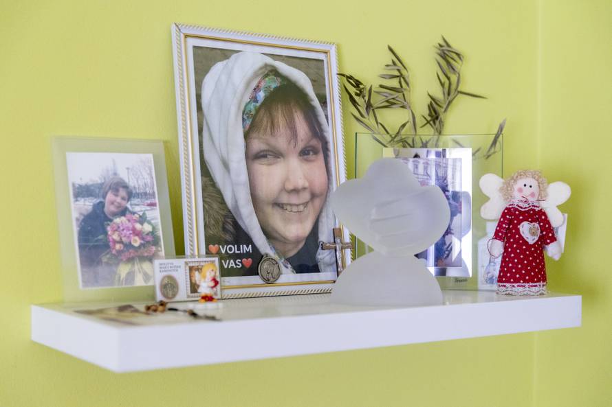 Osijek: Biserka Šarac, majka pokojne Ene koja je dobila nagradu za Ponos Hrvatske