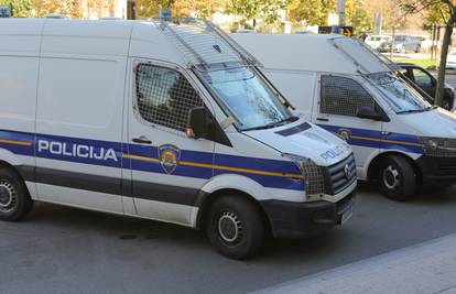 Zagrebačka policija traga  za dvojicom mladića: U trgovine provaljivali razbijanjem stakala