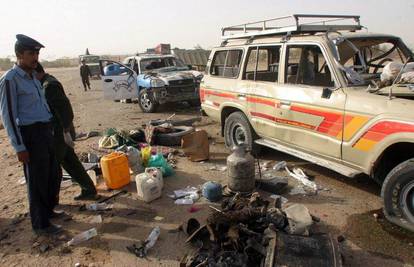 Jemen: Auto-bombom se zabio u policijsku postaju