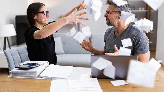 Ovo je 6 najčešćih financijskih problema oko kojih se parovi svađaju: Evo kako ćete ih riješiti