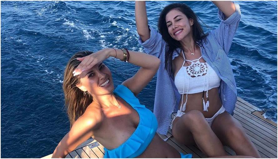 Pokazale obline: Loto djevojke časte se šampanjcem na jahti...