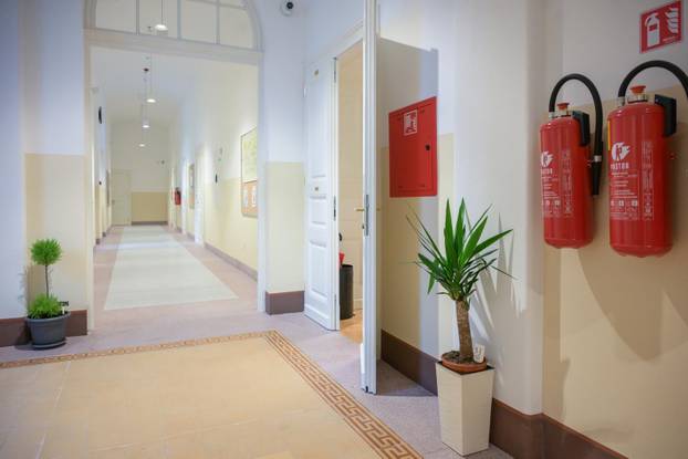 Zagreb: Obilazak obnovljene Prve ekonomske gimnazije