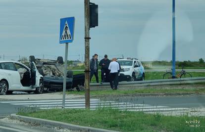 Zagreb: Jedan čovjek ozlijeđen, a auto na krovu nakon sudara